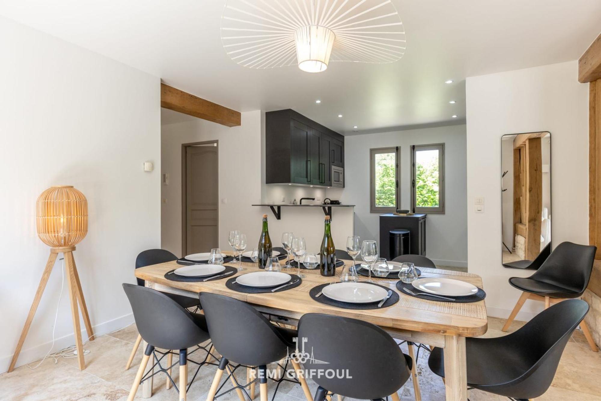 Eva - Magnificent With Garden - 10 Pax Villa *