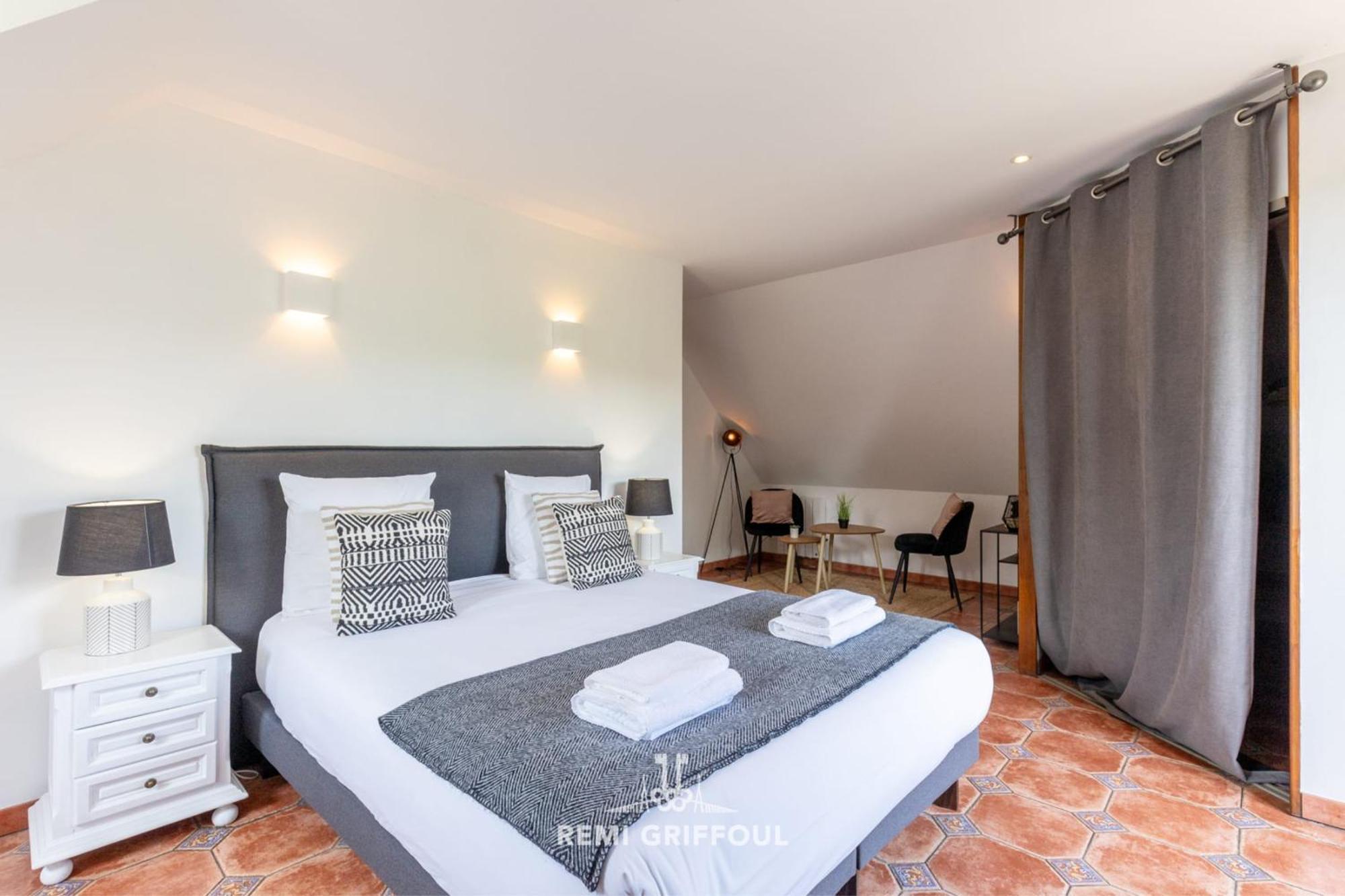 Eva - Magnificent With Garden - 10 Pax Honfleur